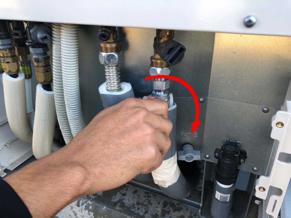 エコキュートの使い方：2.止水栓を止める