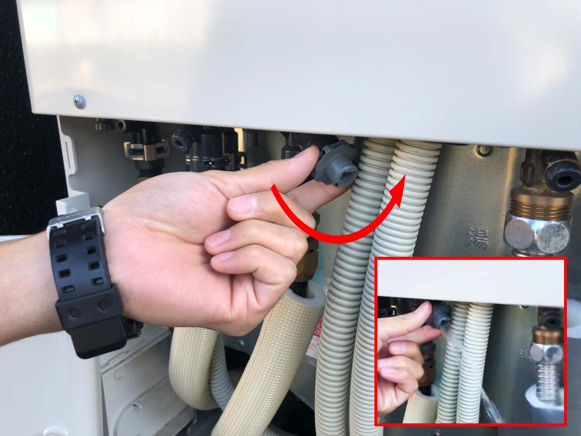 エコキュートの使い方：5.バルブを開け、お湯を出す