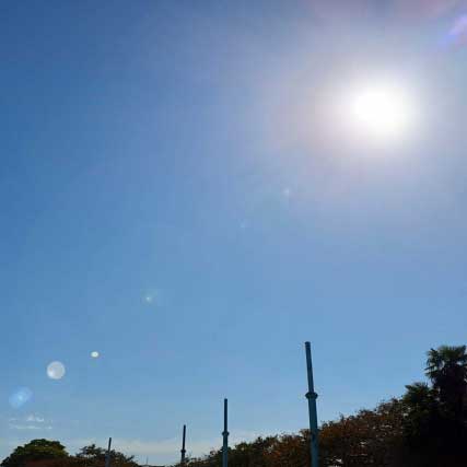 2030年、新築住宅の6割に太陽光発電を