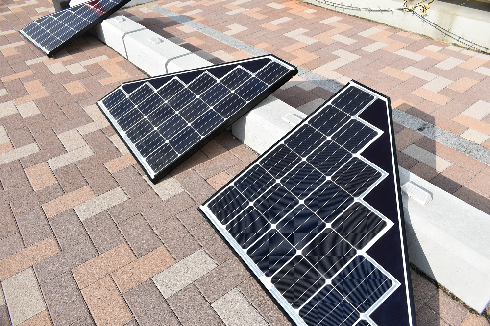 明石工業高等専門学校様へ贈呈した太陽光パネル