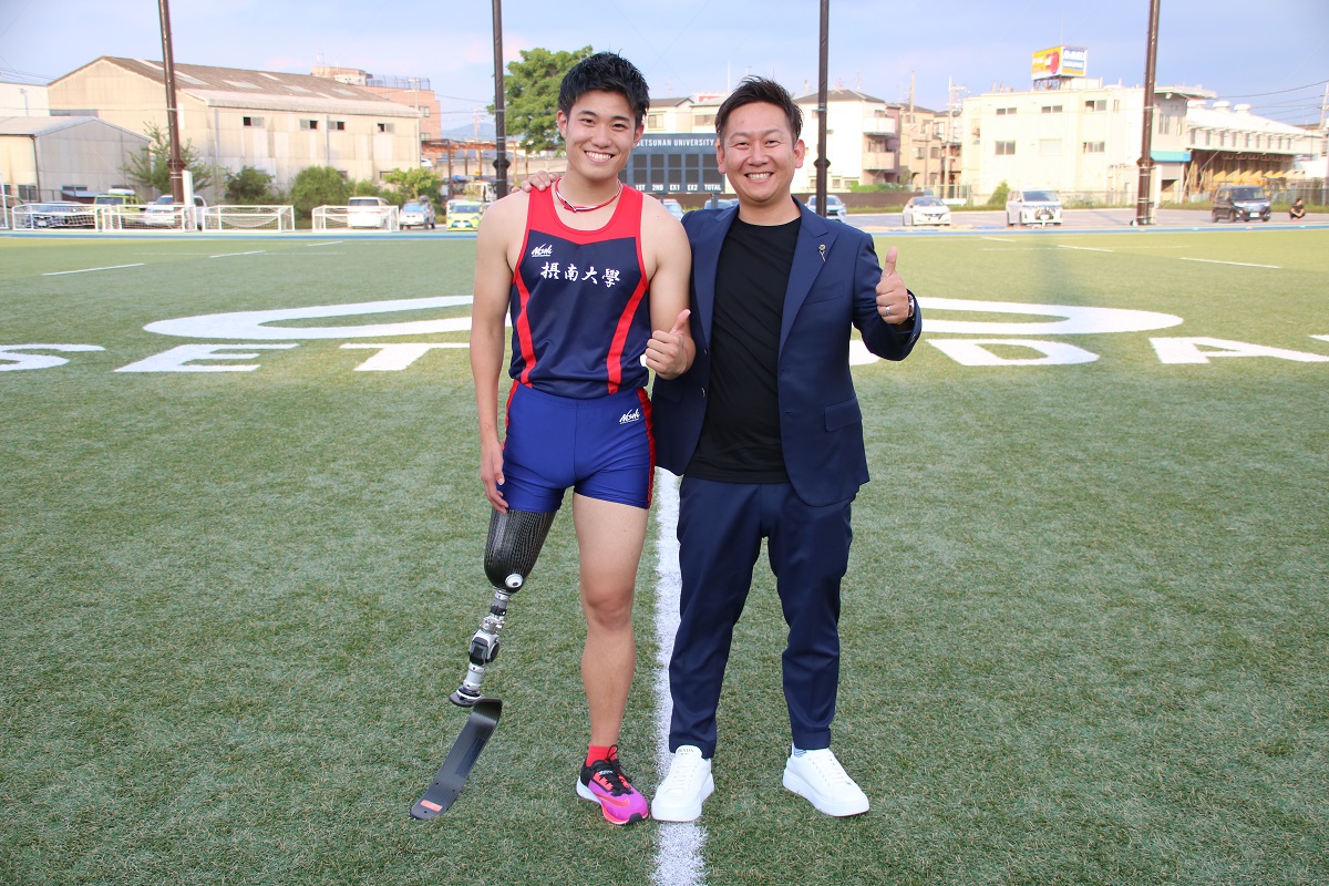 左：近藤元選手、右：弊社代表の三尾2