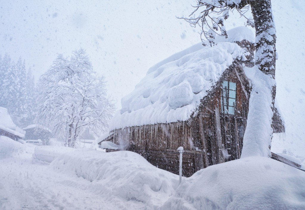 大雪に伴う 太陽光パネル上の雪おろし と よくある冬季トラブル について
